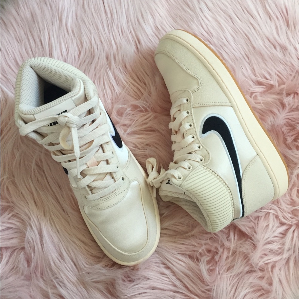 New Nike Women’s Ebernon Sneaker - Picture 4 of 4